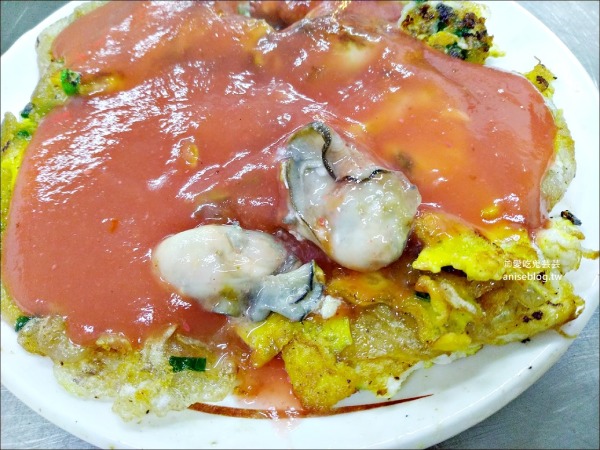 Hàu chiên trứng (Kē Zǐ Jiān) với hàu tươi, trứng và rau xanh chiên giòn.